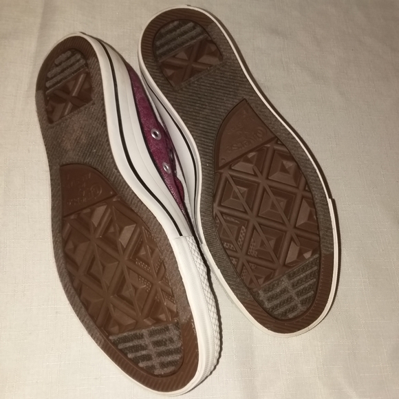 Converse Chuck Taylor All Star Shoes Ox Low Top Maroon Silver Women's Size 6 EUC - Picture 10 of 13